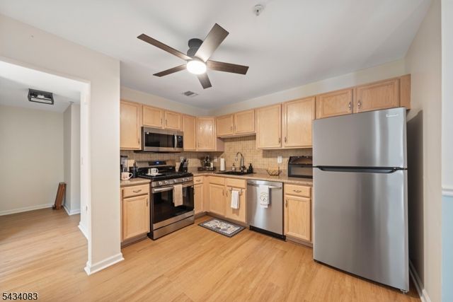 69 Autumn Ct, Roxbury Twp., NJ 07852
