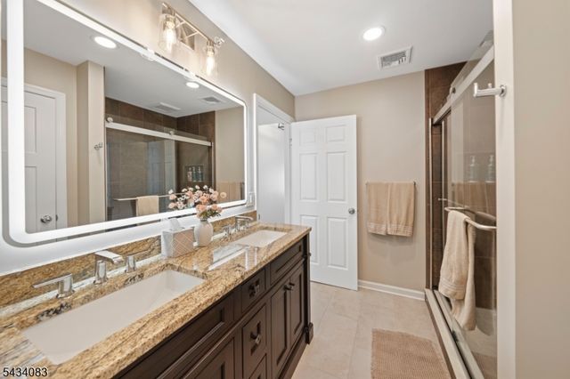 69 Autumn Ct, Roxbury Twp., NJ 07852