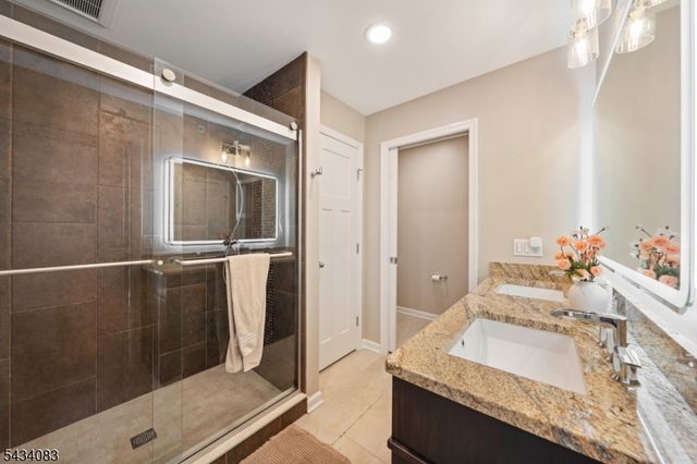 69 Autumn Ct, Roxbury Twp., NJ 07852
