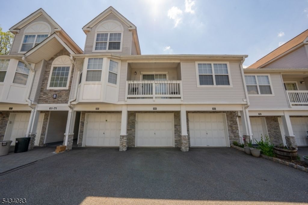69 Autumn Ct, Roxbury Twp., NJ 07852