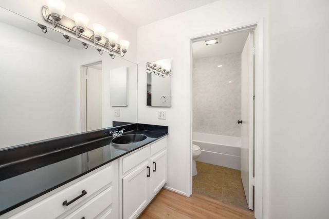 8 Admiral Dr A238, Emeryville, CA 94608