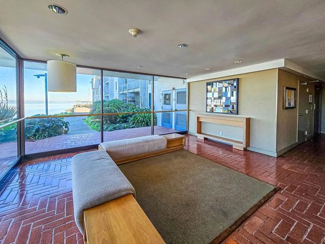 8 Admiral Dr A238, Emeryville, CA 94608