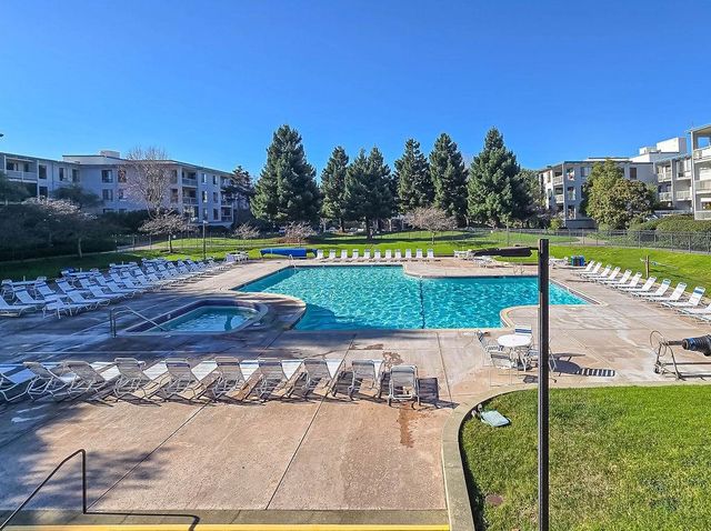 8 Admiral Dr A238, Emeryville, CA 94608