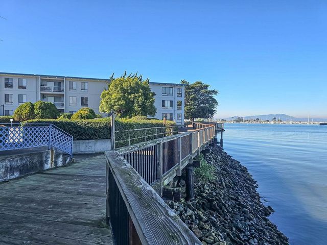 8 Admiral Dr A238, Emeryville, CA 94608