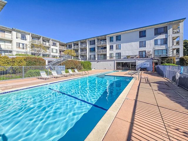8 Admiral Dr A238, Emeryville, CA 94608