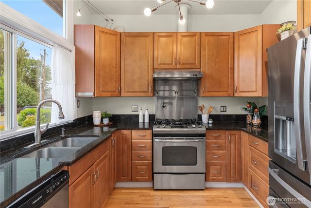 217 NW 6th Street, Renton, WA 98057