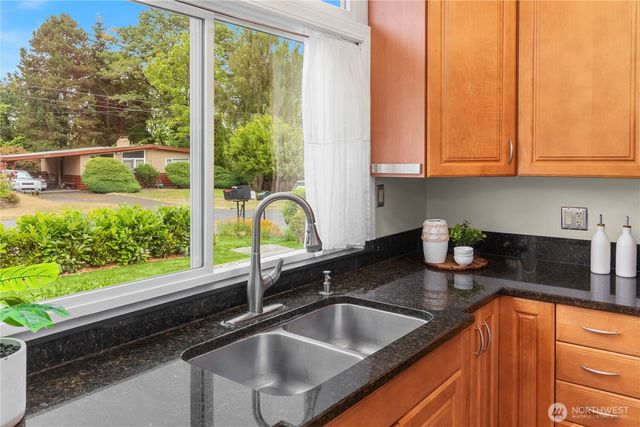 217 NW 6th Street, Renton, WA 98057
