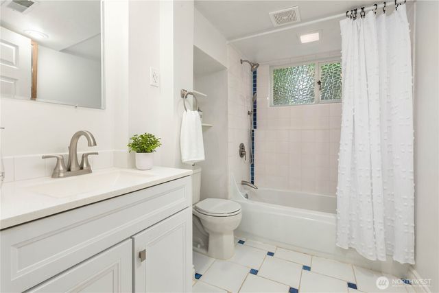 217 NW 6th Street, Renton, WA 98057
