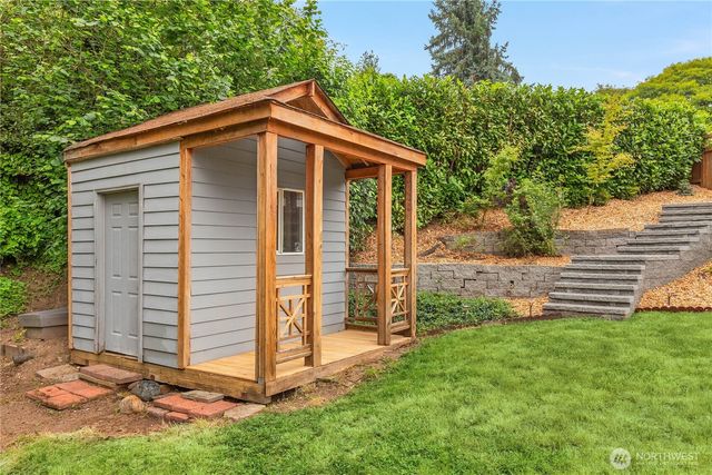 217 NW 6th Street, Renton, WA 98057