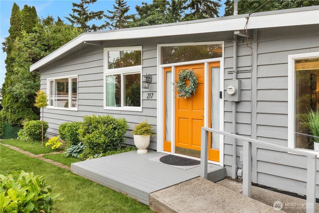 217 NW 6th Street, Renton, WA 98057