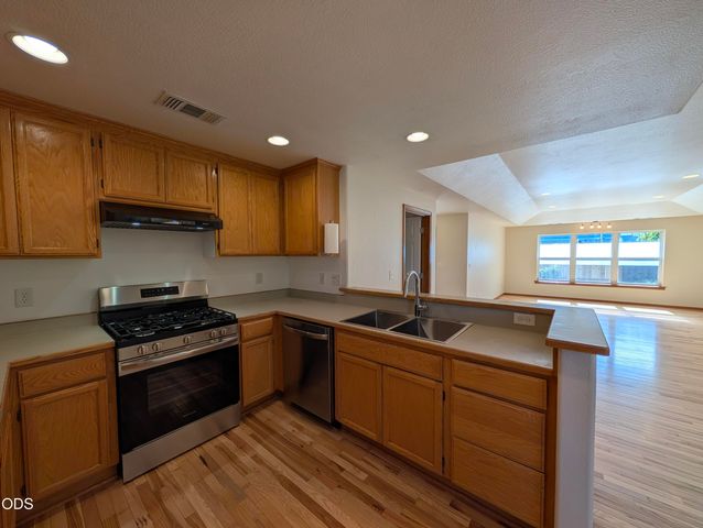1065 Shayla Lane, Central Point, OR 97502