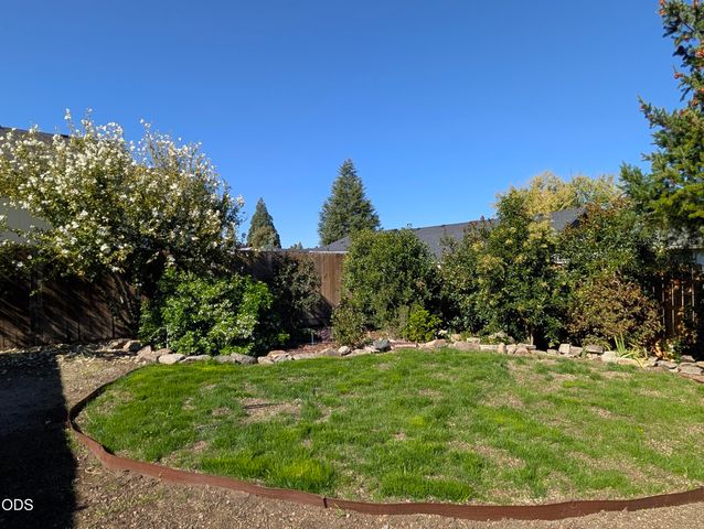 1065 Shayla Lane, Central Point, OR 97502