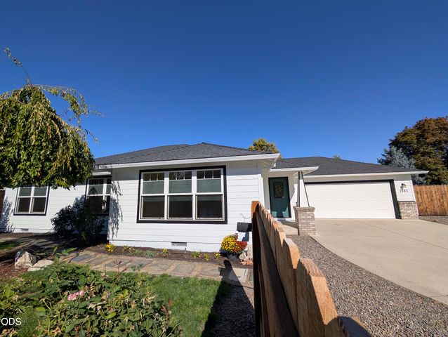 1065 Shayla Lane, Central Point, OR 97502