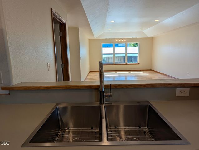 1065 Shayla Lane, Central Point, OR 97502