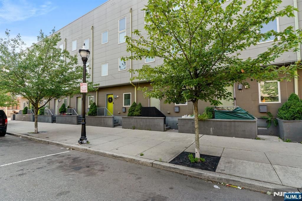 437 Rose Avenue, Jersey City, NJ 07305