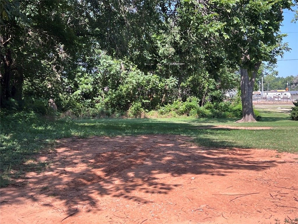 1420 S 2nd Street, Chickasha, OK 73018