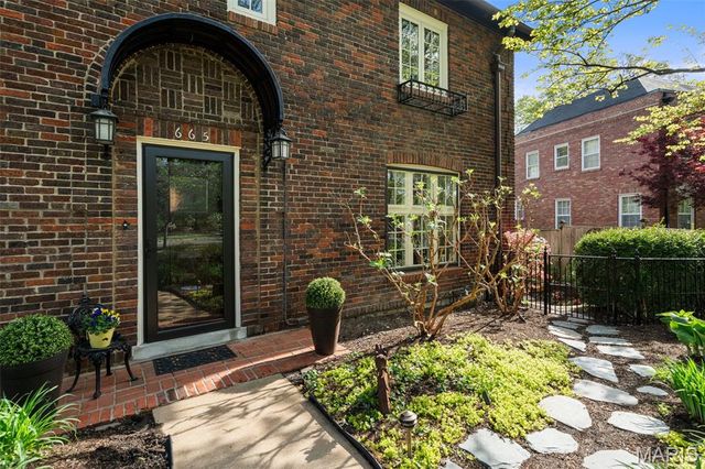 665 W Polo Drive, Clayton, MO 63105
