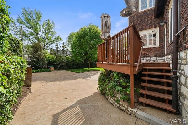 665 W Polo Drive, Clayton, MO 63105