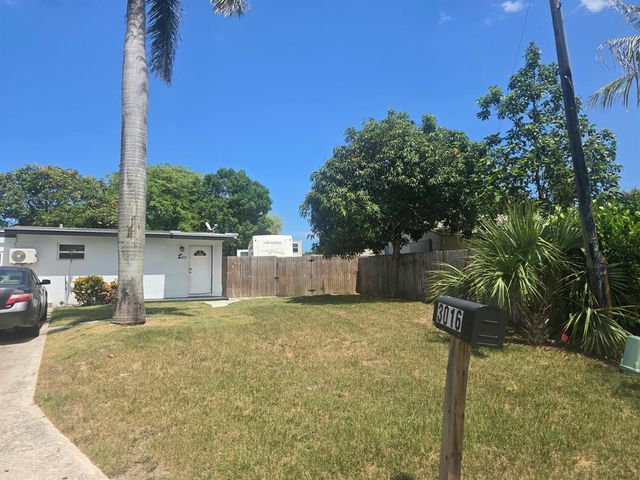 3016 E Palm Drive, Boynton Beach, FL 33435