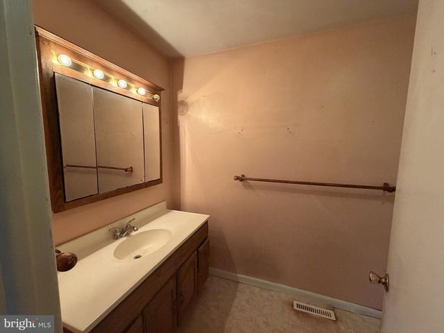 2 PROCYON RD, Blackwood, NJ 08012