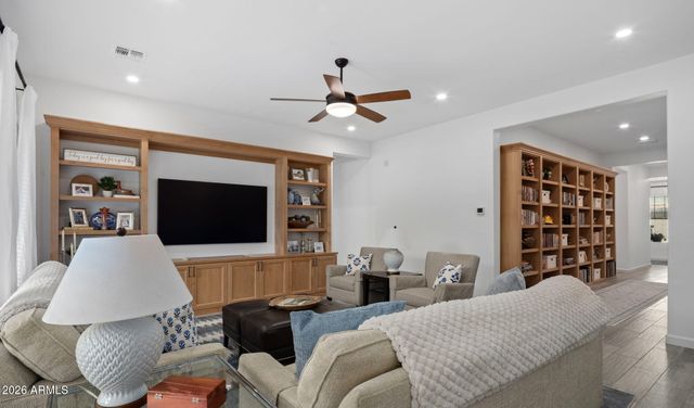 2929 E APPALOOSA Road, Gilbert, AZ 85296