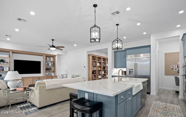 2929 E APPALOOSA Road, Gilbert, AZ 85296