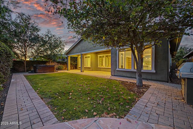 2929 E APPALOOSA Road, Gilbert, AZ 85296