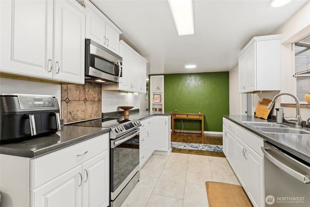 721 15th Avenue SE, Puyallup, WA 98372