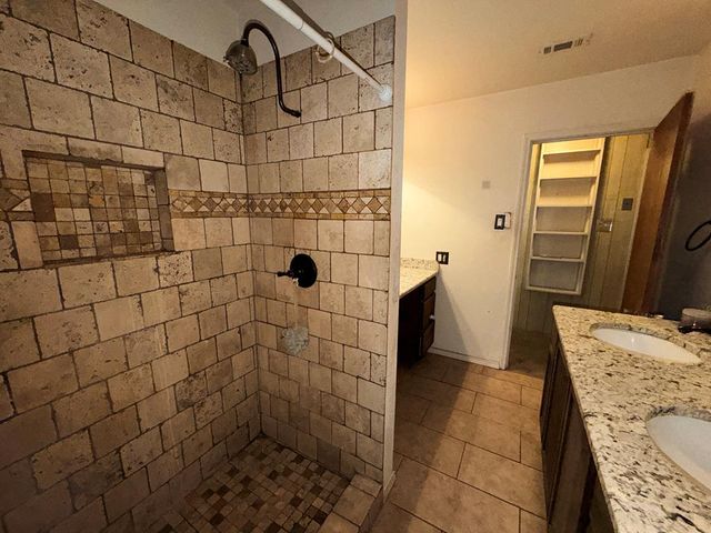 1406 N Loraine St, Midland, TX 79701