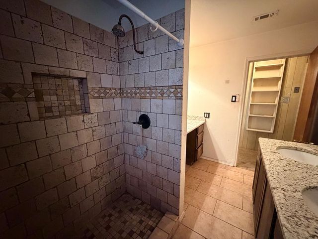 1406 N Loraine St, Midland, TX 79701