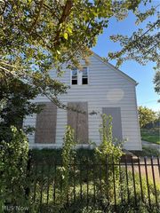 5911 Madison Avenue, Cleveland, OH 44102