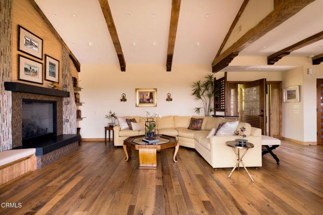 988 Glen Oaks Boulevard, Pasadena, CA 91105