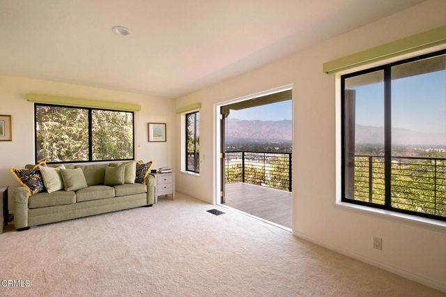 988 Glen Oaks Boulevard, Pasadena, CA 91105