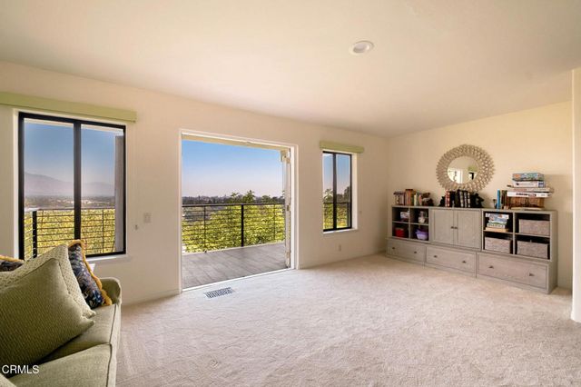 988 Glen Oaks Boulevard, Pasadena, CA 91105