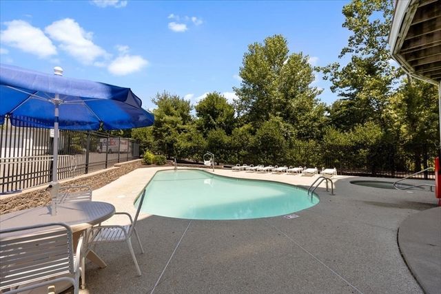 614 Pond St 1303, Braintree, MA 02184