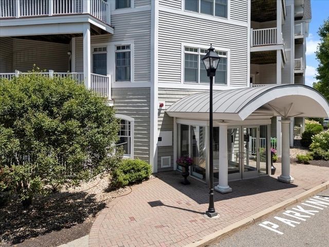 614 Pond St 1303, Braintree, MA 02184