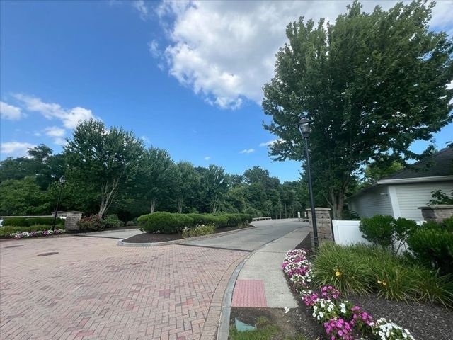 614 Pond St 1303, Braintree, MA 02184