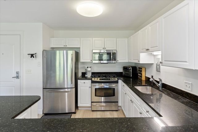 614 Pond St 1303, Braintree, MA 02184