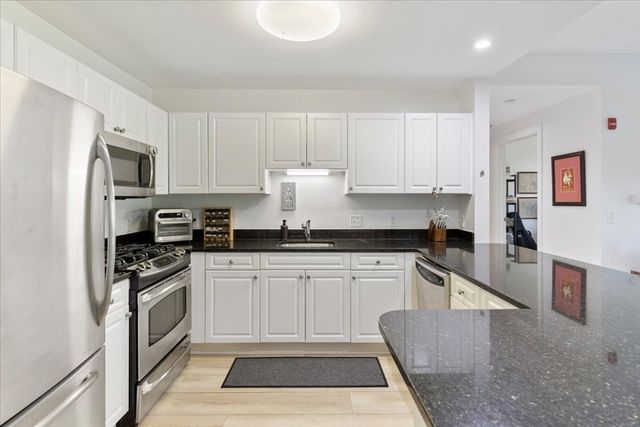 614 Pond St 1303, Braintree, MA 02184