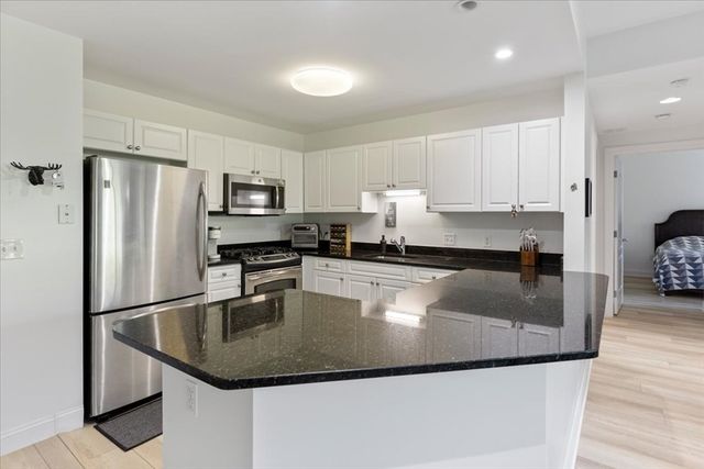 614 Pond St 1303, Braintree, MA 02184