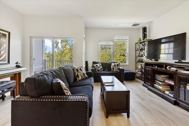 614 Pond St 1303, Braintree, MA 02184