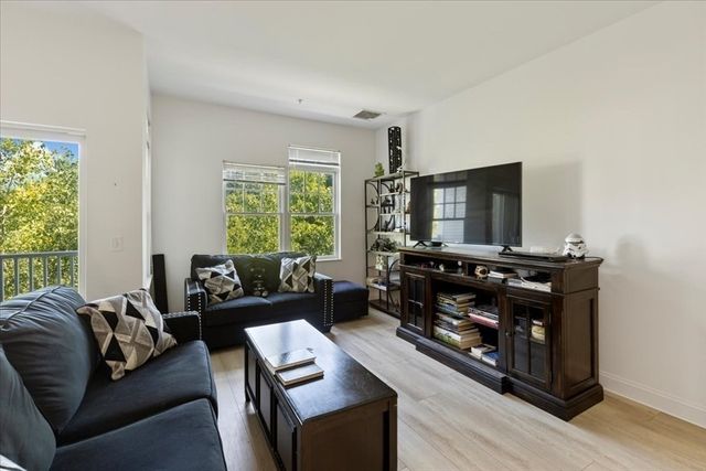 614 Pond St 1303, Braintree, MA 02184