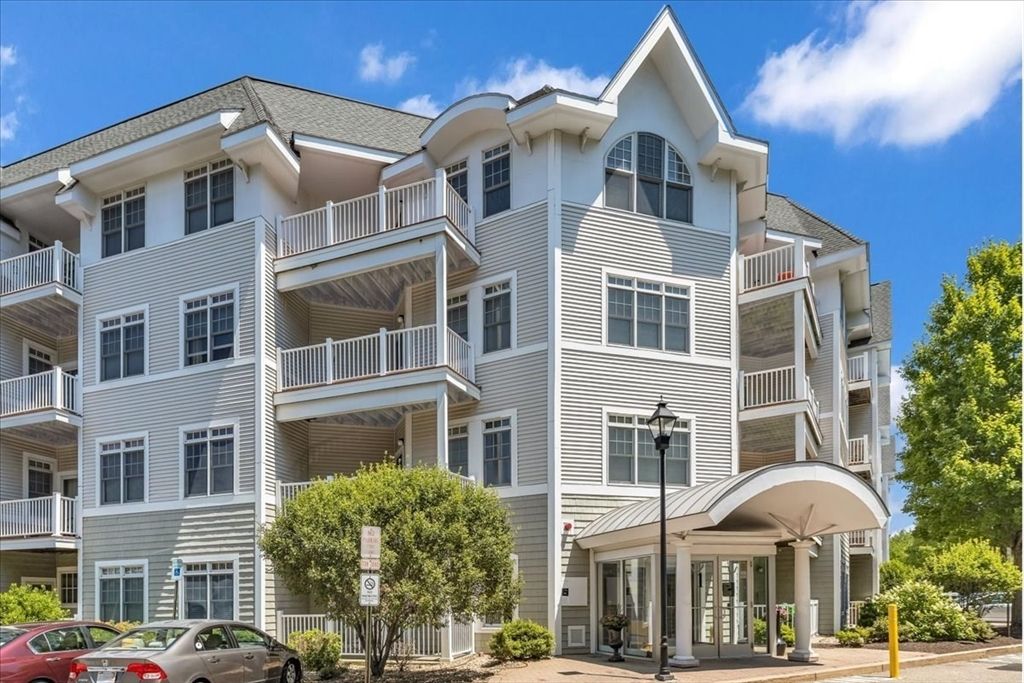 614 Pond St 1303, Braintree, MA 02184