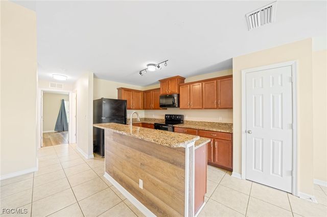 1005 SW 6th PL, Cape Coral, FL 33991