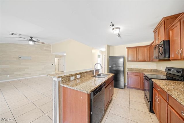 1005 SW 6th PL, Cape Coral, FL 33991