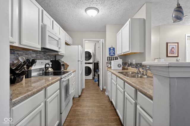 8830 Yardley Court 104, Indianapolis, IN 46268
