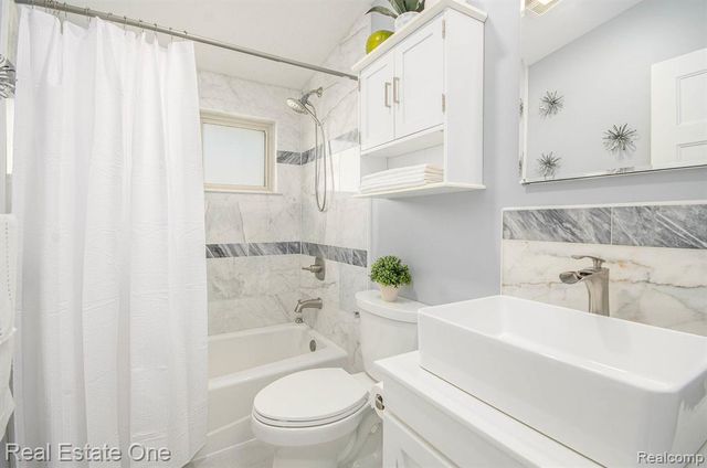 9720 Seavitt Drive, Allen Park, MI 48101