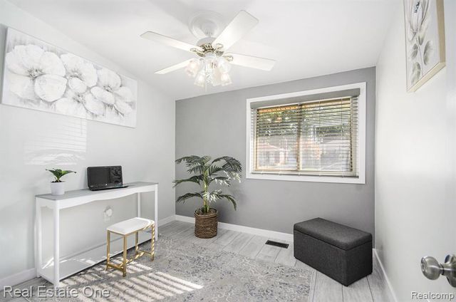 9720 Seavitt Drive, Allen Park, MI 48101