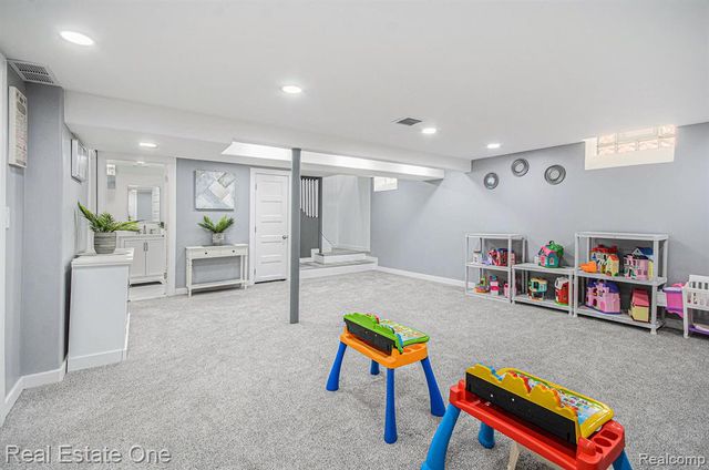 9720 Seavitt Drive, Allen Park, MI 48101