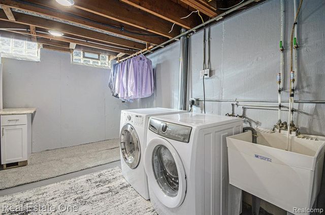 9720 Seavitt Drive, Allen Park, MI 48101